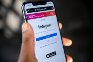 Read more about the article How to Add Instagram to Shopify in 2026 – 6 Steps Guide