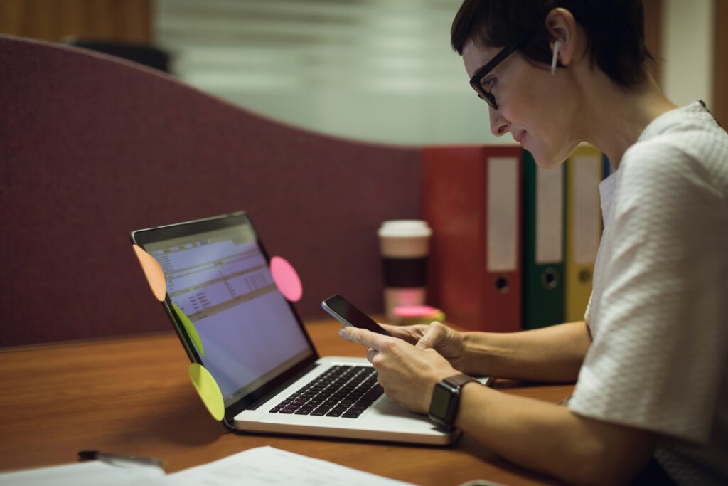 How to Turn Website Visitors Into Customers Using AI Chat
