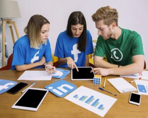 Read more about the article How WhatsApp Improves Customer Engagement in Shopify (2026)